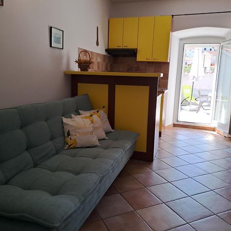 Greta Apartment Vrbnik Exterior photo