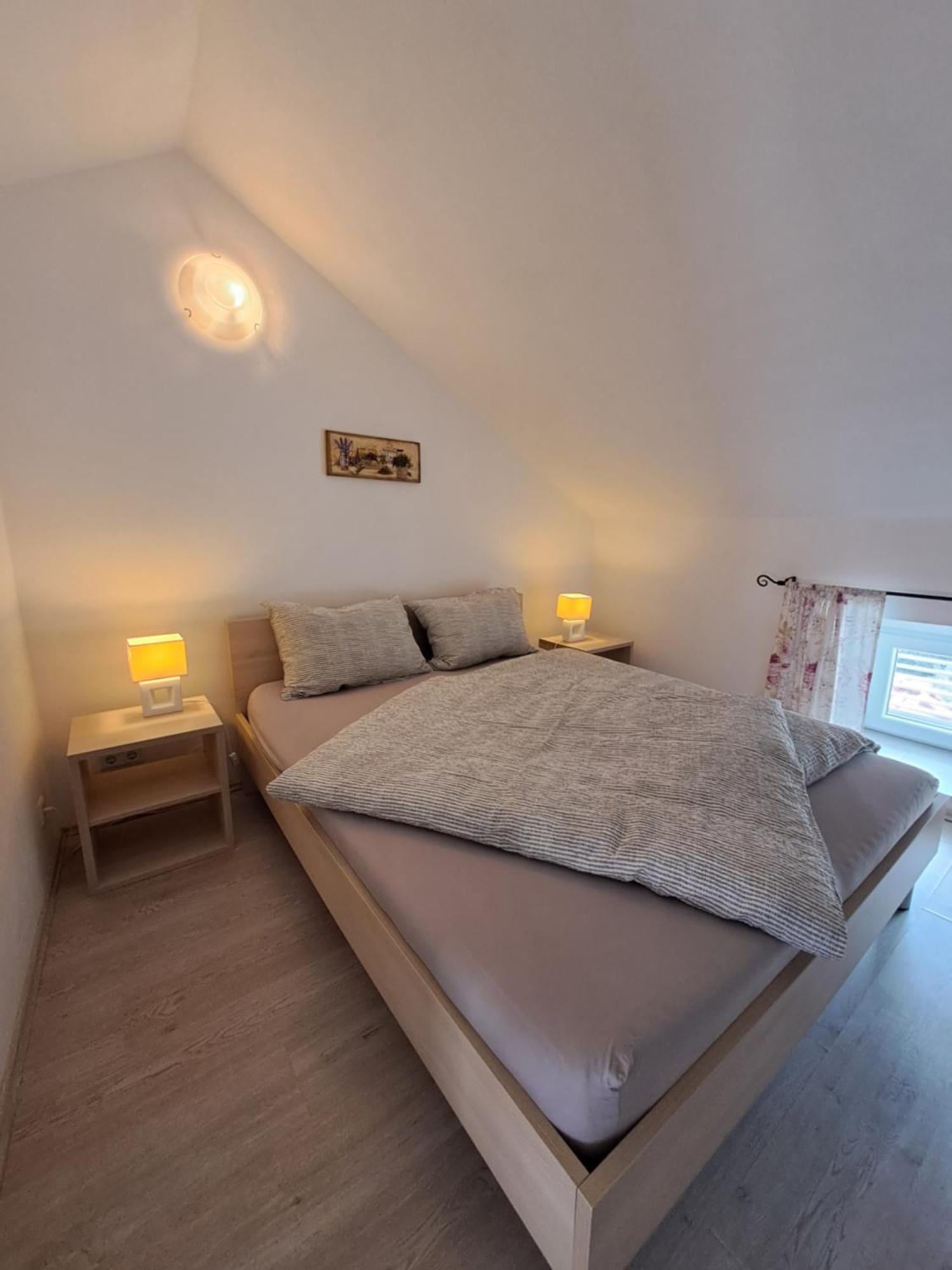 Greta Apartment Vrbnik Exterior photo