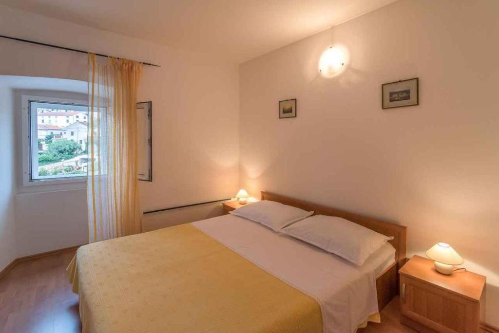 Greta Apartment Vrbnik Exterior photo