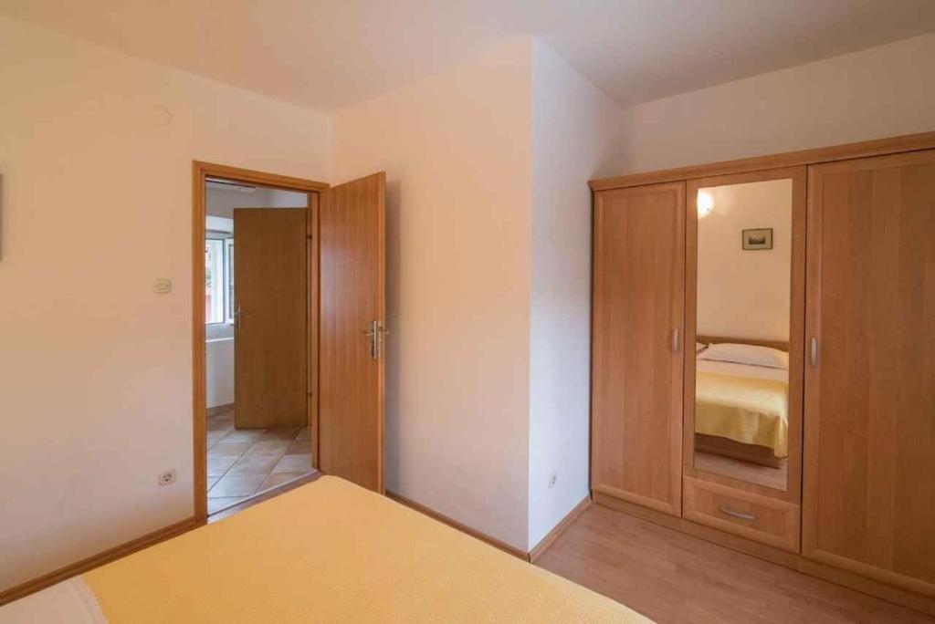 Greta Apartment Vrbnik Exterior photo