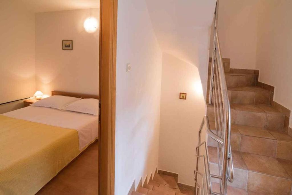 Greta Apartment Vrbnik Exterior photo