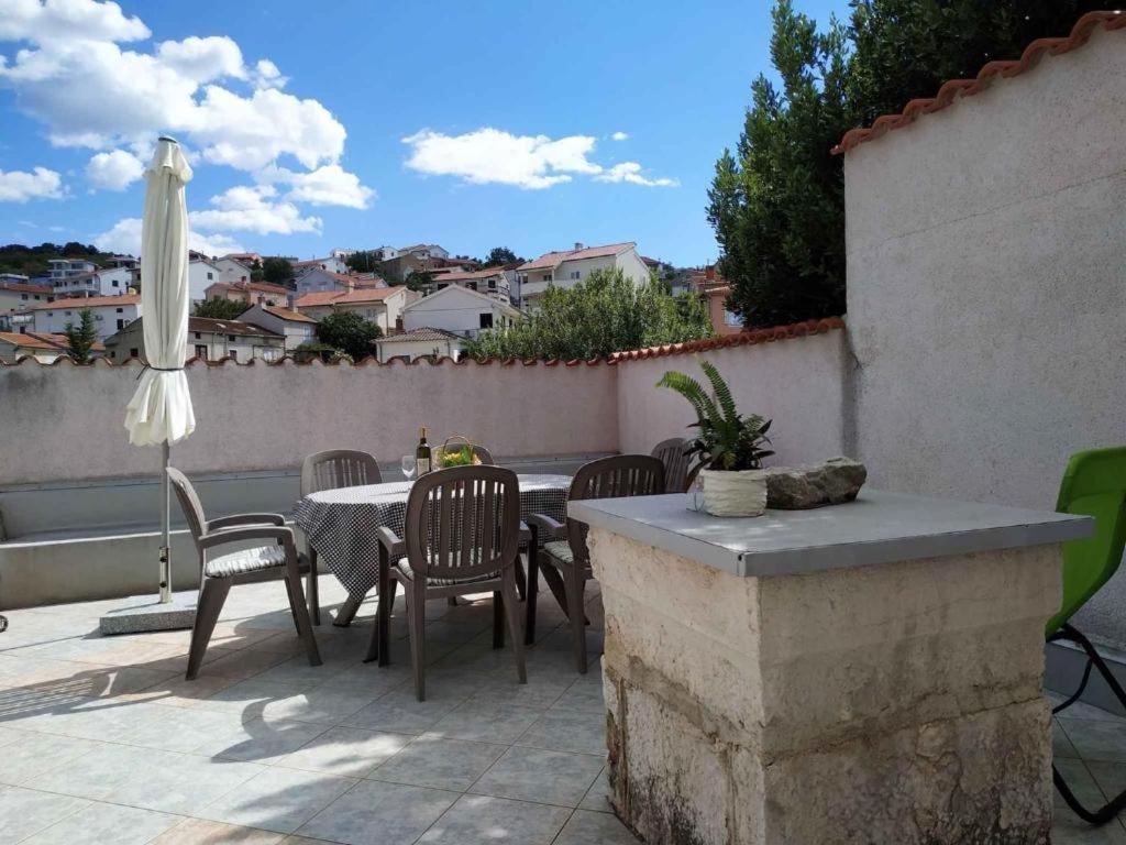 Greta Apartment Vrbnik Exterior photo