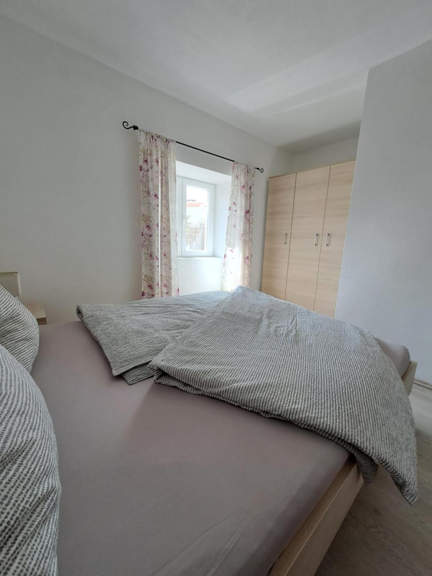 Greta Apartment Vrbnik Exterior photo