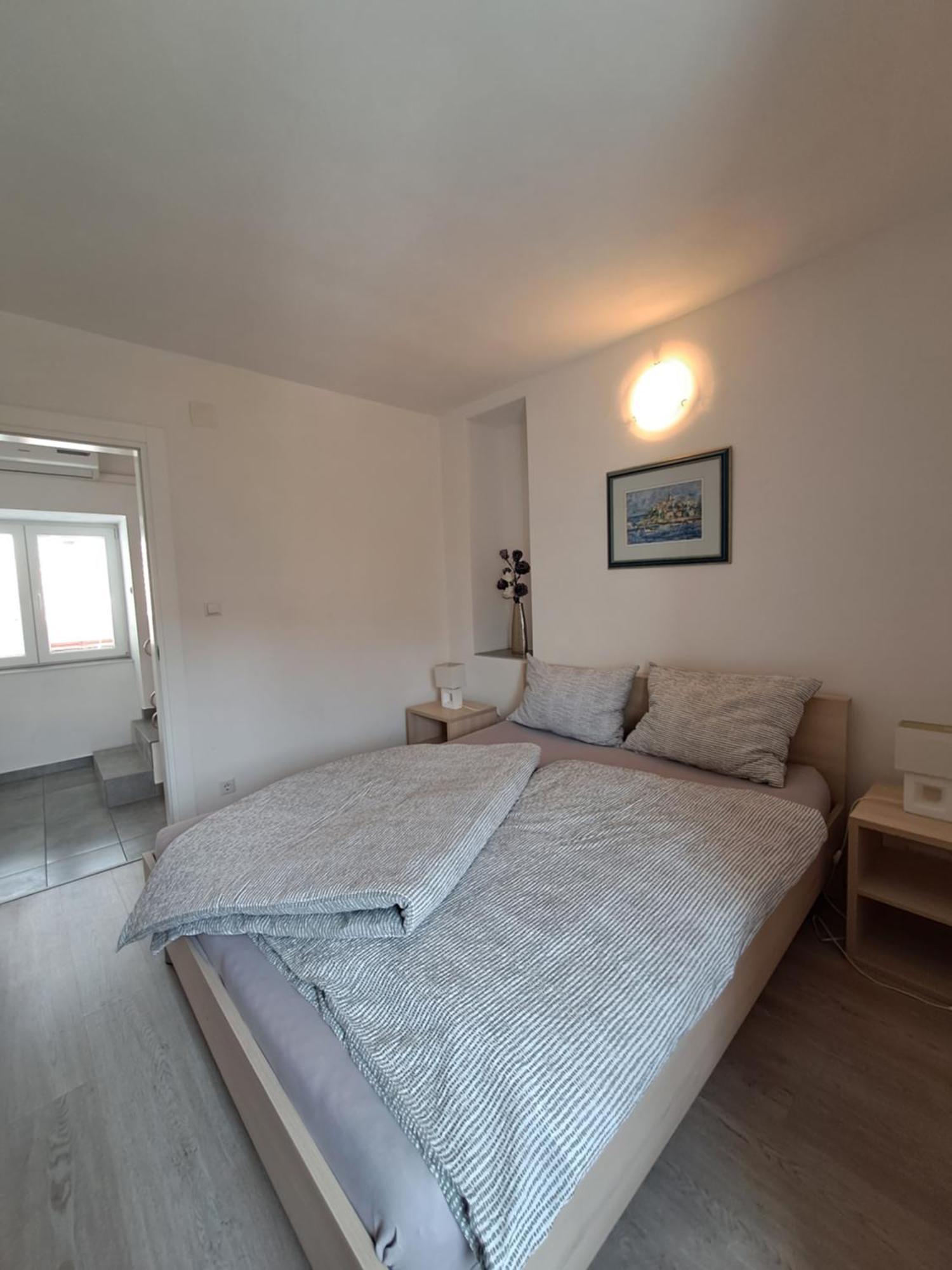 Greta Apartment Vrbnik Exterior photo