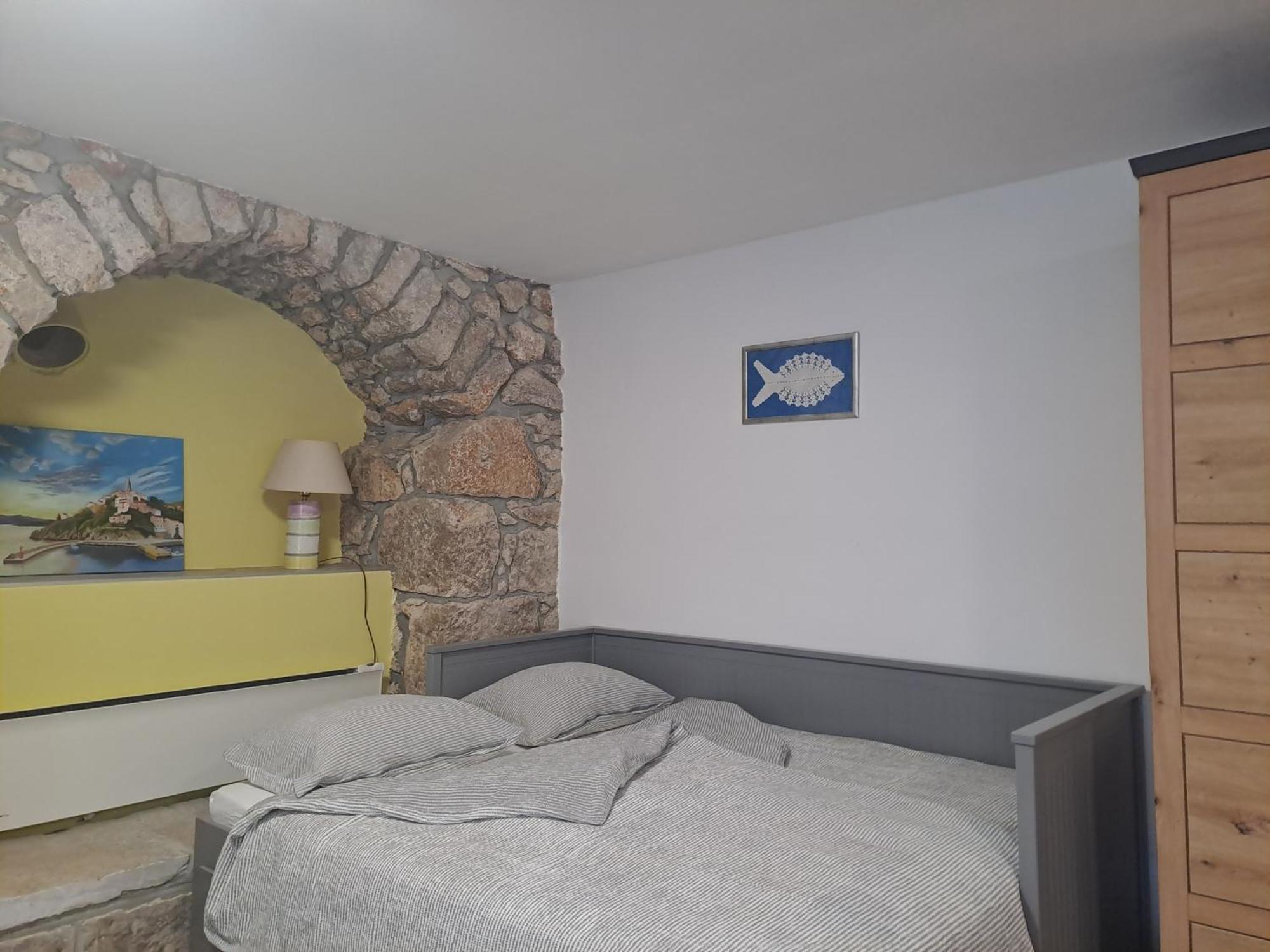 Greta Apartment Vrbnik Exterior photo