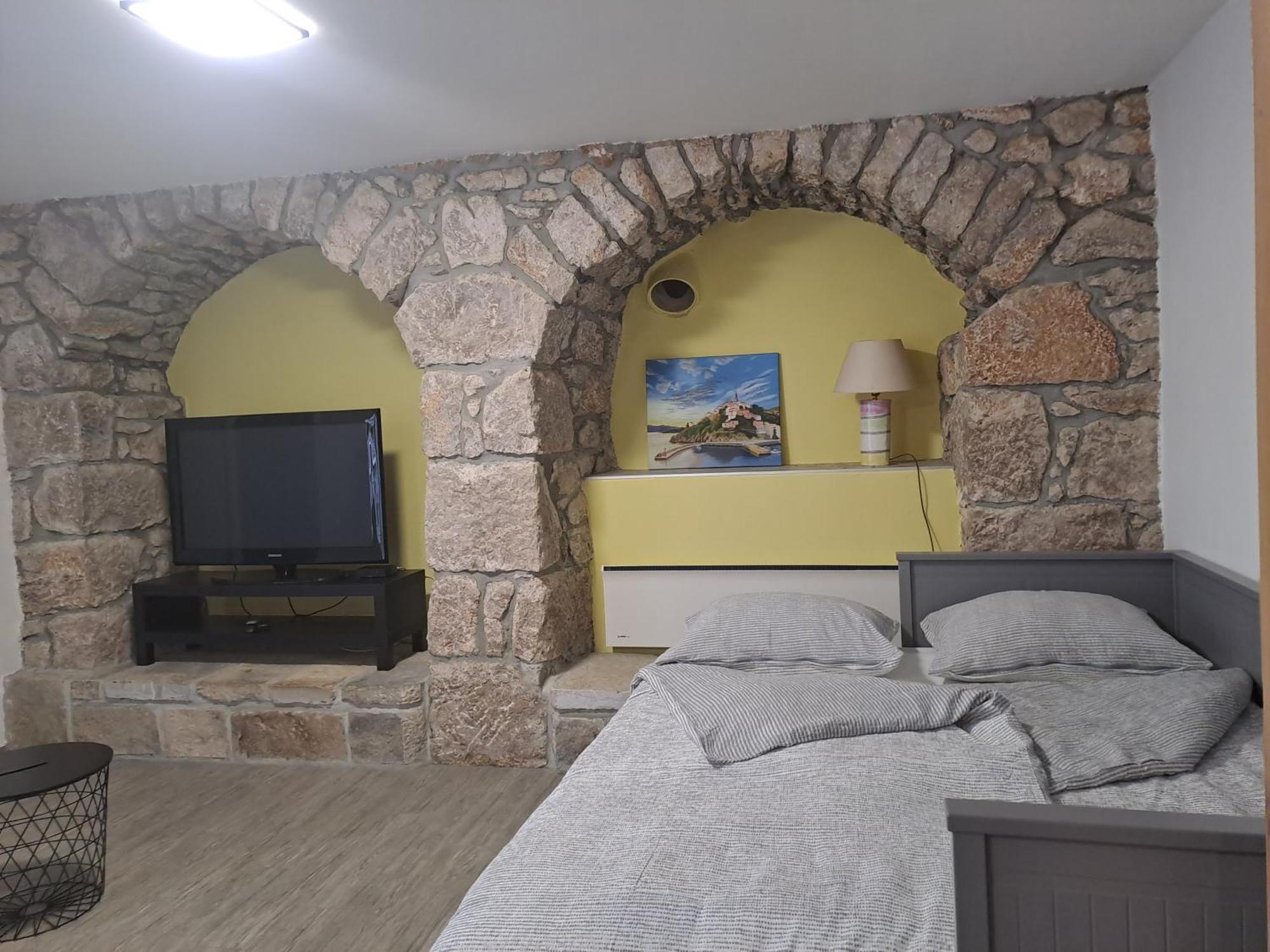 Greta Apartment Vrbnik Exterior photo