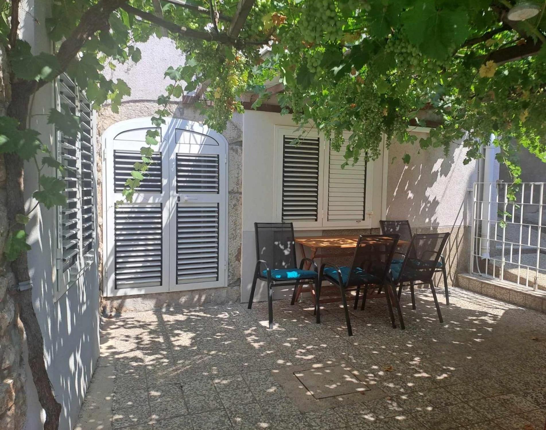Greta Apartment Vrbnik Exterior photo